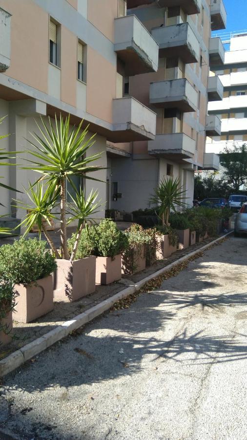Apartment Монтесильвано Экстерьер фото